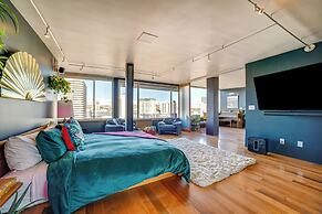 Luxe Dtwn Reno Penthouse ~ 3 Mi to Casinos!