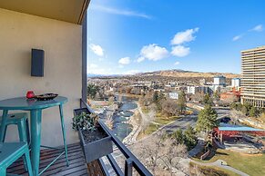 Luxe Dtwn Reno Penthouse ~ 3 Mi to Casinos!