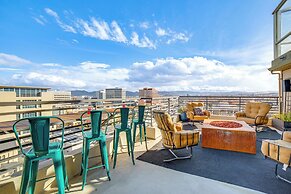 Luxe Dtwn Reno Penthouse ~ 3 Mi to Casinos!