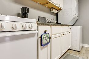 4 Mi to Baton Rouge: Charming Duplex Apartment