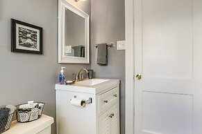 4 Mi to Baton Rouge: Charming Duplex Apartment