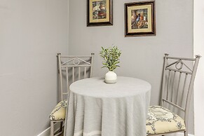 4 Mi to Baton Rouge: Charming Duplex Apartment