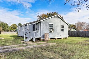 4 Mi to Baton Rouge: Charming Duplex Apartment