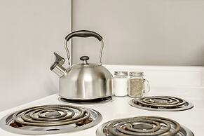 4 Mi to Baton Rouge: Charming Duplex Apartment