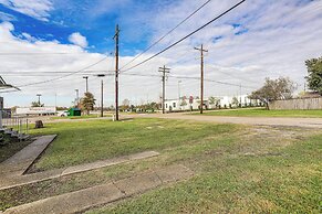 4 Mi to Baton Rouge: Charming Duplex Apartment