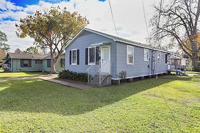 4 Mi to Baton Rouge: Charming Duplex Apartment