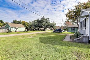 4 Mi to Baton Rouge: Charming Duplex Apartment