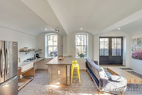 Walk to Waterfront: Chic Hudson Valley Garden Apt