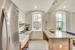 Walk to Waterfront: Chic Hudson Valley Garden Apt
