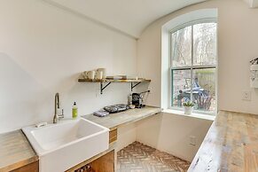 Walk to Waterfront: Chic Hudson Valley Garden Apt