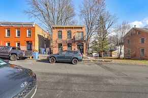 Walk to Waterfront: Chic Hudson Valley Garden Apt