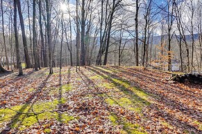Mtn Views + On-site Hiking Trails: Catskills Cabin