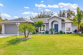 Private Yard & Screened Patio: Sunny Sebastian Gem