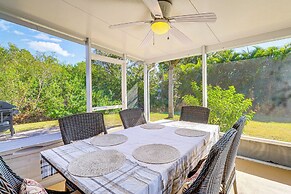 Private Yard & Screened Patio: Sunny Sebastian Gem