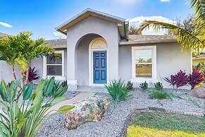 Private Yard & Screened Patio: Sunny Sebastian Gem