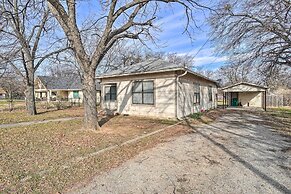 4 Miles to Lake Jacksboro: Cozy Texas Cottage