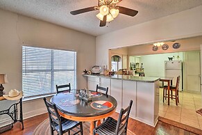 4 Miles to Lake Jacksboro: Cozy Texas Cottage