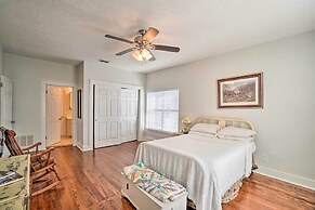 4 Miles to Lake Jacksboro: Cozy Texas Cottage