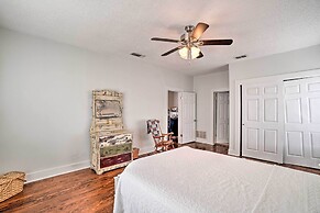 4 Miles to Lake Jacksboro: Cozy Texas Cottage