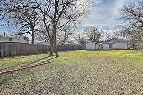 4 Miles to Lake Jacksboro: Cozy Texas Cottage