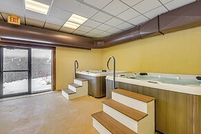 Walk to Mount Snow Resort: Unit w/ Pool & Hot Tubs