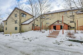 Walk to Mount Snow Resort: Unit w/ Pool & Hot Tubs