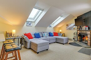 Walk to Mount Snow Resort: Unit w/ Pool & Hot Tubs