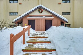 Walk to Mount Snow Resort: Unit w/ Pool & Hot Tubs
