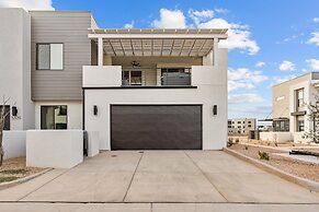 Oasis Retreat 5 Bedroom Townhouse