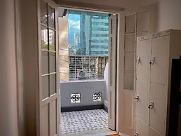 Urban Nomad Hostel & Food