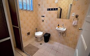 Urban Nomad Hostel & Food