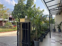 White House By The Ganges