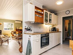 6 Person Holiday Home in Vaeggerlose