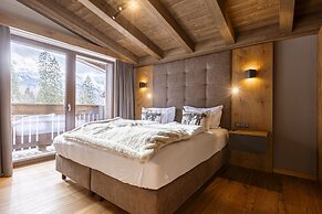 Beautiful Chalet With Swimming Pool