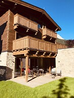 Beautiful Chalet With Swimming Pool