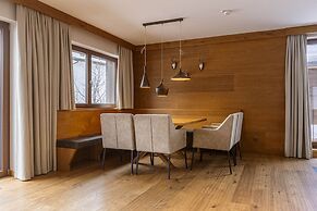 Beautiful Chalet With Swimming Pool