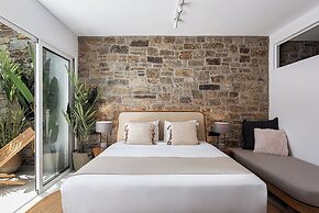 Villa Yasemin on the Rock