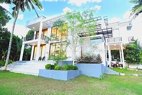 Room in Guest Room - Serene Oasis in Galle - Tranquil Retreat With Bre