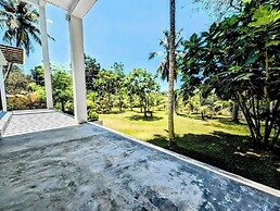 Room in Guest Room - Serene Oasis in Galle - Tranquil Retreat With Bre