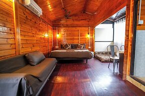 Janet & Johns Beach Resort Since 1989