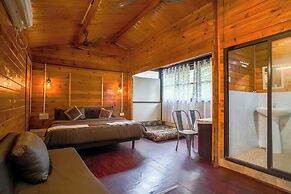 Janet & Johns Beach Resort Since 1989