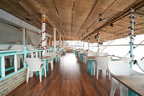 Janet & Johns Beach Resort Since 1989