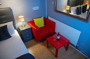 Living Large 5BR Home - Parking - Ideal for Groups