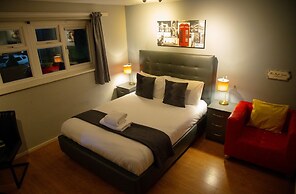 Living Large 5BR Home - Parking - Ideal for Groups