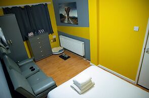 Living Large 5BR Home - Parking - Ideal for Groups