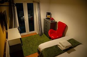 Living Large 5BR Home - Parking - Ideal for Groups