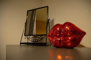 Living Large 5BR Home - Parking - Ideal for Groups