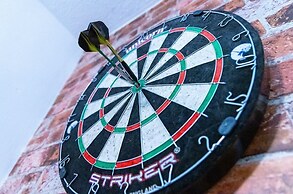 Living Large 5BR Home - Parking - Ideal for Groups