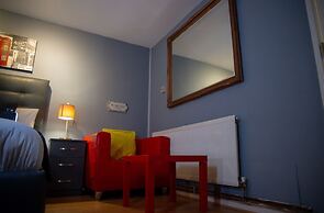 Living Large 5BR Home - Parking - Ideal for Groups