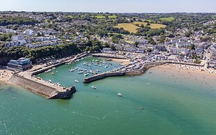 2 Beach Court - Direct Beach Access Sea Views